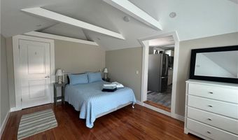 53 Center Ave, Middletown, RI 02842