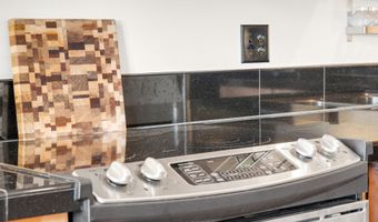 3990 ABBEY Ln B411, Astoria, OR 97103