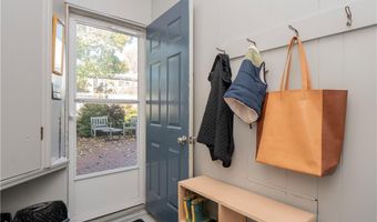 14 Lee Ave, Newport, RI 02840