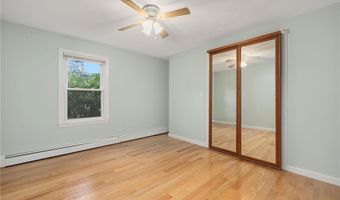 3 Grassy Plain Rd, Barrington, RI 02806