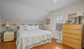 12 Hammond St, Newport, RI 02840