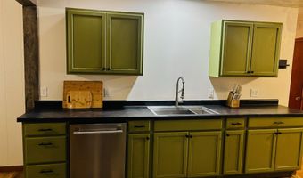 922 S Oak Ave, Aurora, MO 65605