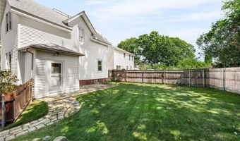 48 Wollaston St, Cranston, RI 02910