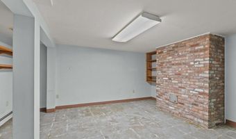 8 North Dr, Middletown, RI 02842