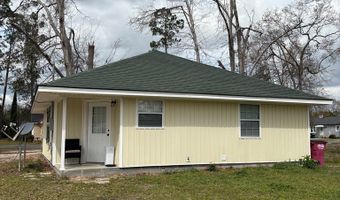 107 107 Peachtree St, Baxley, GA 31513