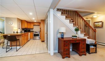 155 Oakdale Rd, North Kingstown, RI 02852