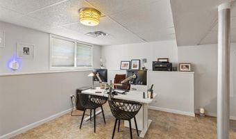 8 Mckay Ct, Warwick, RI 02889