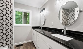 715 E Springfield St, Aurora, MO 65605