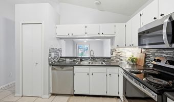 410 MAIN St, Atlantic Beach, FL 32233