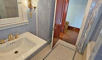 320 S 9TH St, Akron, PA 17501