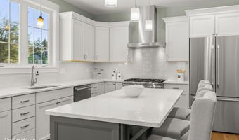 8 Stone Creek Dr, Brentwood, NH 03833