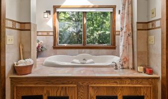 267 S Cove Rd, Burlington, VT 05401