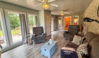 3702 Round House Rd, Aurora, MO 65605