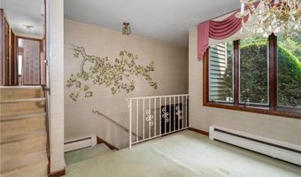 1 Rocky Crest Rd, Cumberland, RI 02864