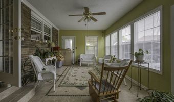 1625 Jay Ct, Aurora, MO 65605