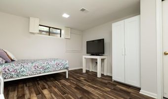 8809 SAUNDERS Ln, Bethesda, MD 20817