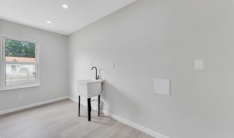 5 Mast Dr, Barnegat, NJ 08005