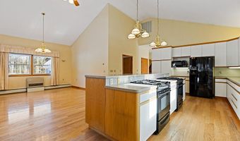 9 Snug Harbor Rd, Belgrade, ME 04917