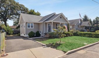 77 Drift Rd, Belford, NJ 07718