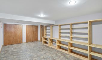 1405 Surrey Ln, Algonquin, IL 60102