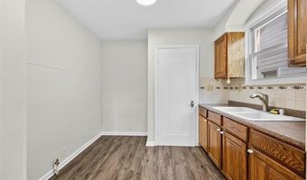 7910 Orchard Ave, Dearborn, MI 48126