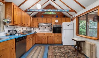 856 N Main Rd, Jamestown, RI 02835