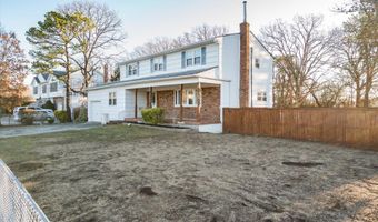 98 Monroe St, Amityville, NY 11701