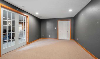 2744 W COMMONWEALTH Ct, Appleton, WI 54914