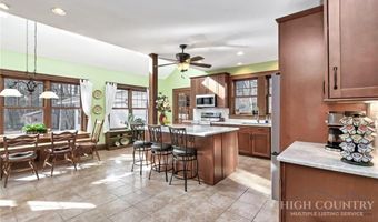 140 Library Ln, Banner Elk, NC 28604