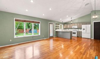 917 E Heatherwood Dr, Brandon, SD 57005