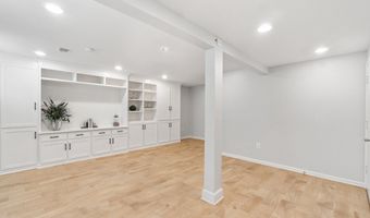 2021 S LANGLEY St, Arlington, VA 22204