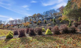 40 Woodridge Dr 40, Cheshire, CT 06410