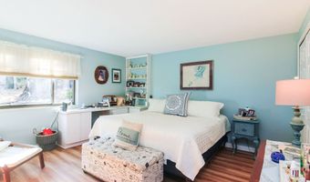 11 Harbour Vlg B, Branford, CT 06405