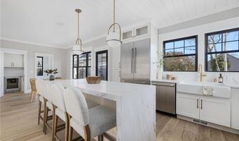 14 Kay Blvd, Middletown, RI 02842