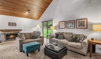 3735 Tremont Ln, Ann Arbor, MI 48105