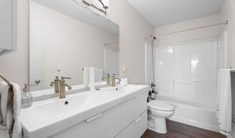 21358 OAK Ln, Aurora, OR 97002