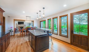 3025 Woods Creek Ln, Algonquin, IL 60102
