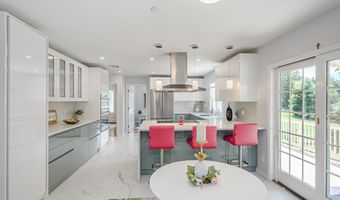 20 Laura Dr, Danbury, CT 06811