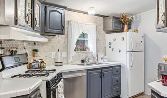 7 Kelly Ln, Coventry, RI 02816