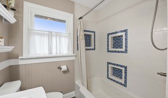 1465 3RD St, Astoria, OR 97103