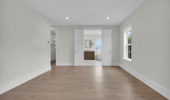 392 4TH St, Atlantic Beach, FL 32233