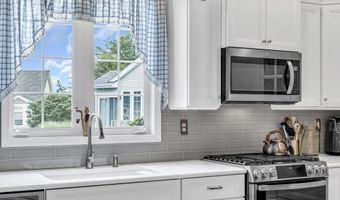 7 Woodlake Ct, Barnegat, NJ 08005