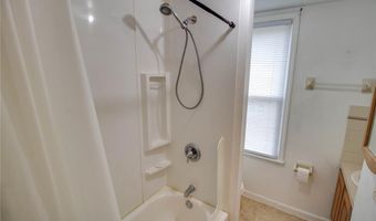 1053 Washington Ave, Alton, IL 62002