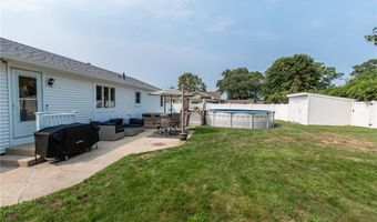 14 Wenscott Ln, North Providence, RI 02904