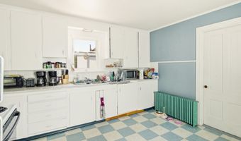 82 Hampshire St, Auburn, ME 04210