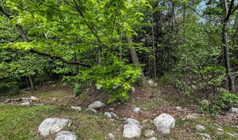 32 Albe Dr, Bennington, VT 05201