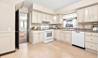 1001 Hickory Hills Dr, Angola, IN 46703