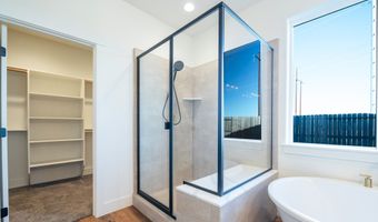 4635 Pleasant Hills Dr, Anderson, CA 96007