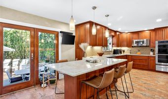 2 Crest Hollow Ln, Albertson, NY 11507