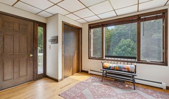 32 S V Ln, Augusta, ME 04330